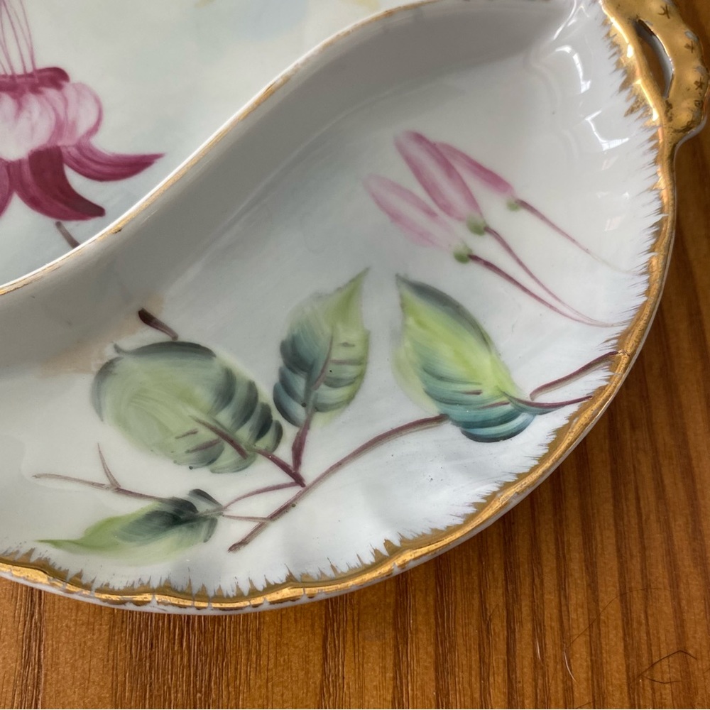 Lovely floral hand painted ceramic divided plate - Picture 2 of 5